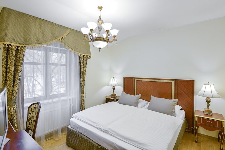Room 5 of 49