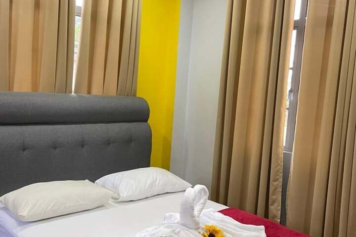 Room 13 of 28