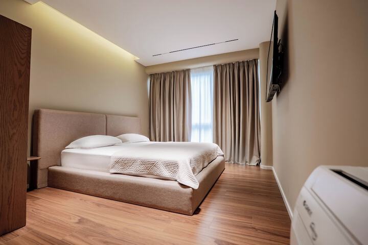 Room 6 of 132