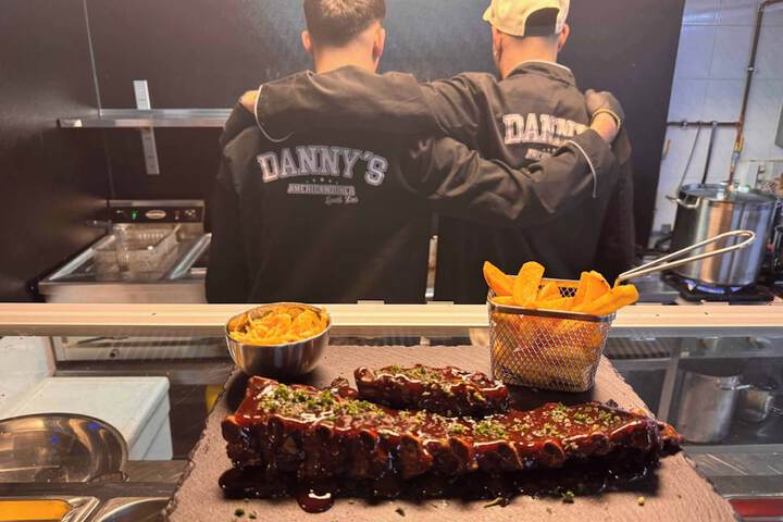 Lounge 44 of 55