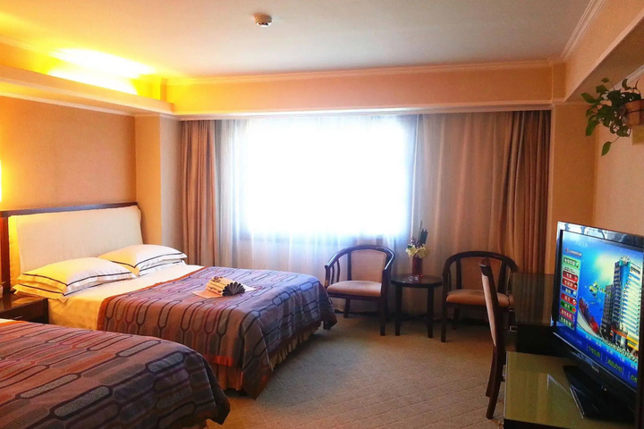 Room 4 of 27