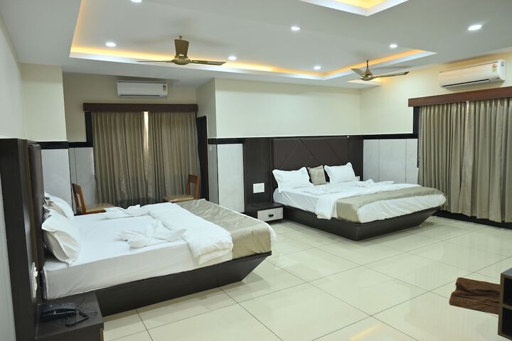 Room 7 of 16
