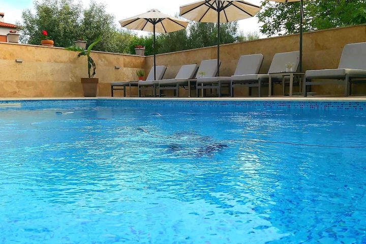 Pool 21 of 36