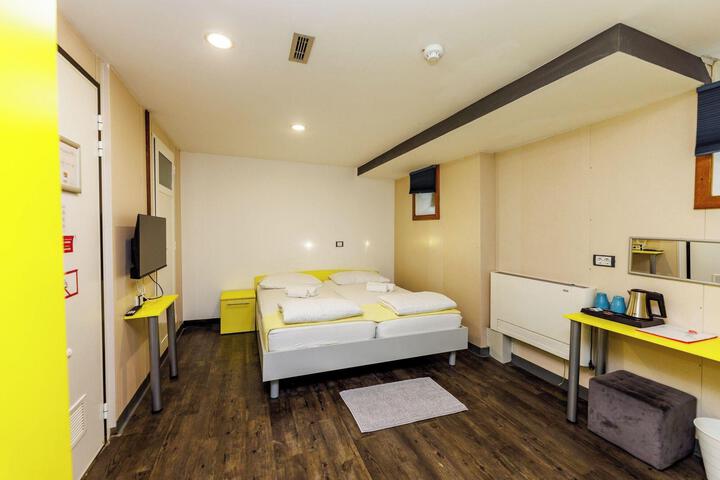 Room 107 of 146