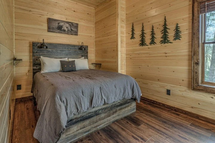 Room 4 of 18