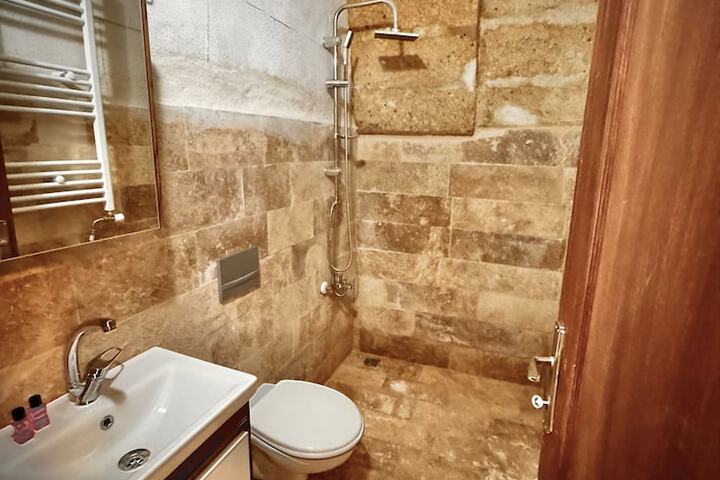 Room 15 of 29