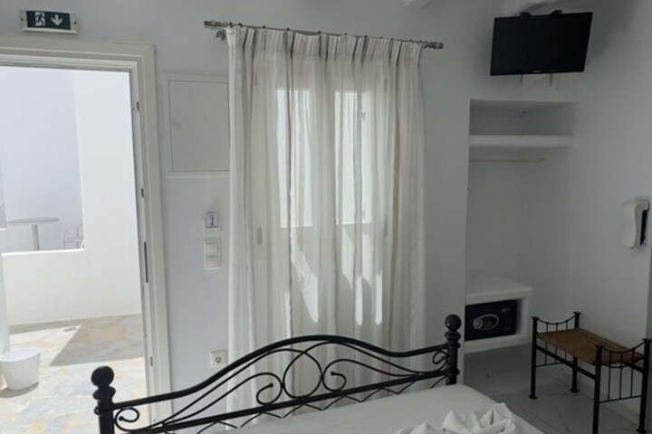 Room 27 of 44