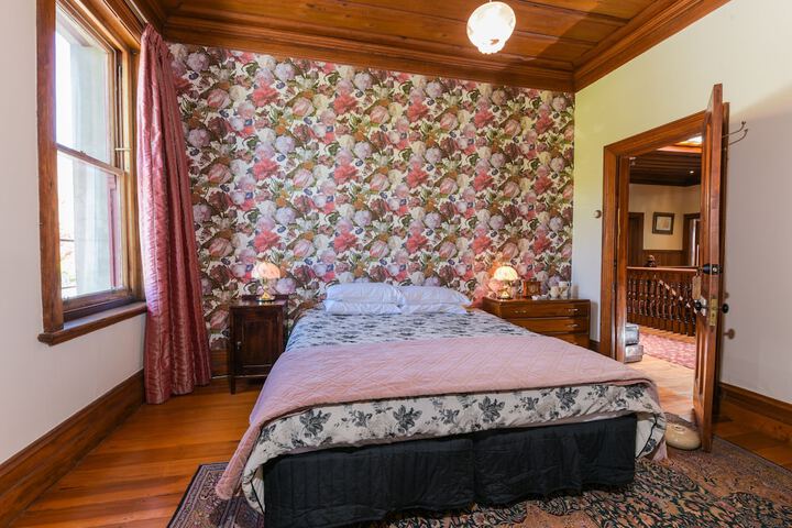 Room 16 of 44