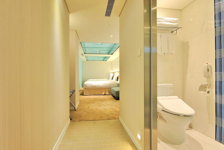 Room 83 of 171