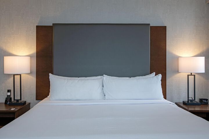 Room 25 of 102