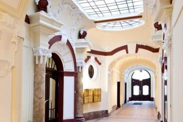 Ballroom/Hall 27 of 33