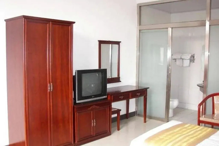 Room 6 of 10