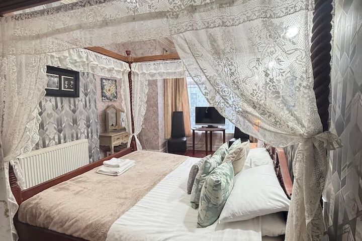 Room 4 of 42
