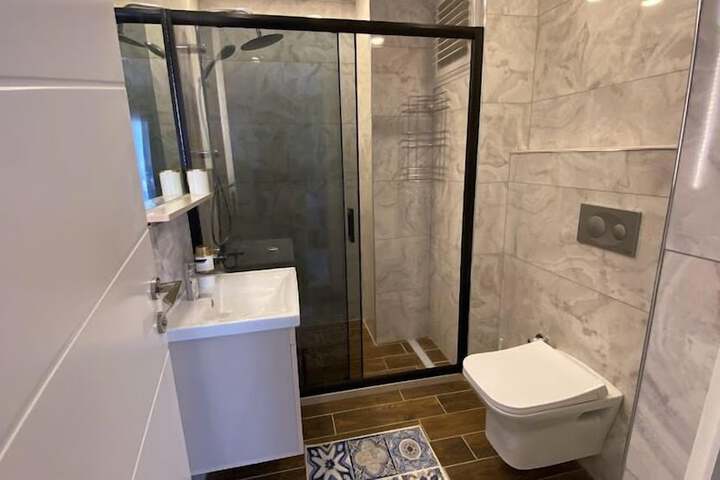 Room 10 of 19