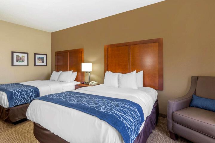 2 Queen Beds Accessible (8 of 10)