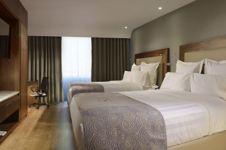 Room 2 of 31