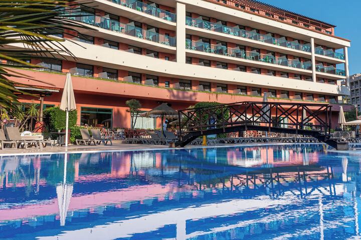 Hotel with Pool