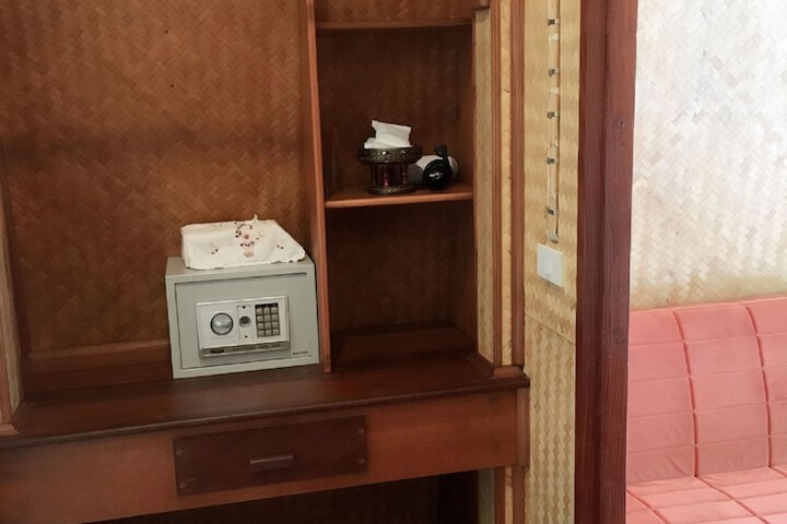 Room 9 of 50