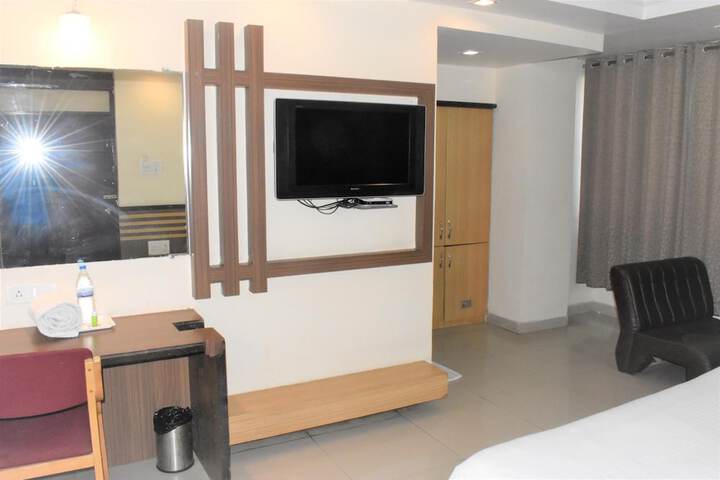 Room 17 of 27