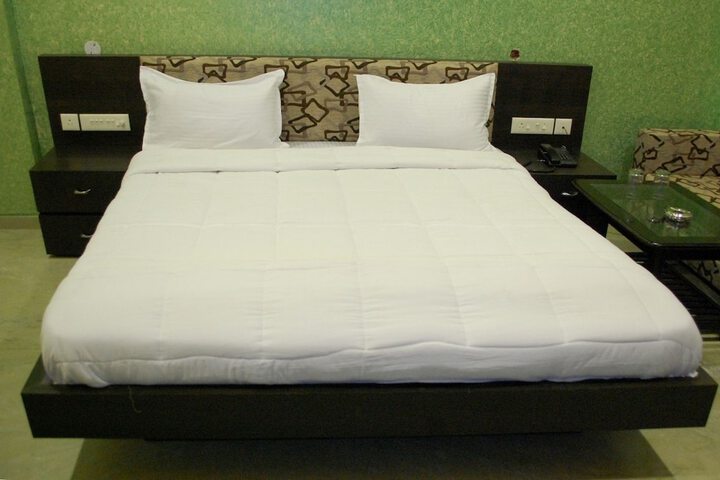 Room 2 of 33