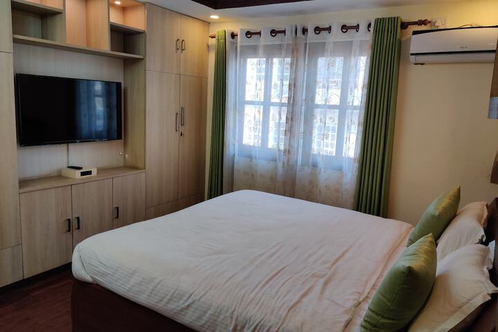 Room 6 of 32