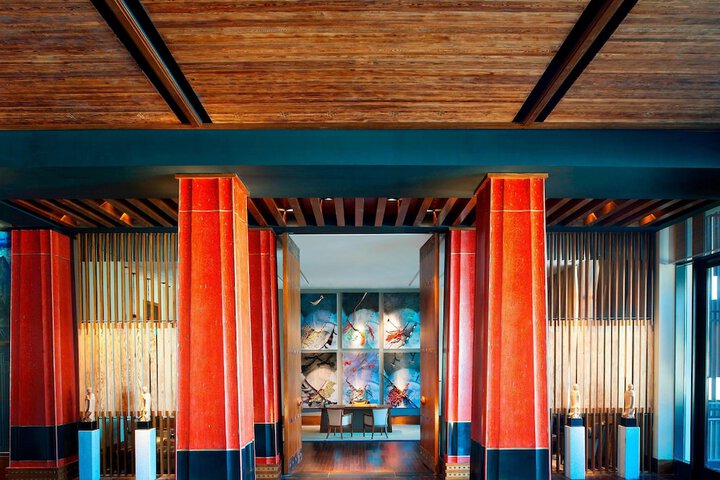 Entrance & Lobby