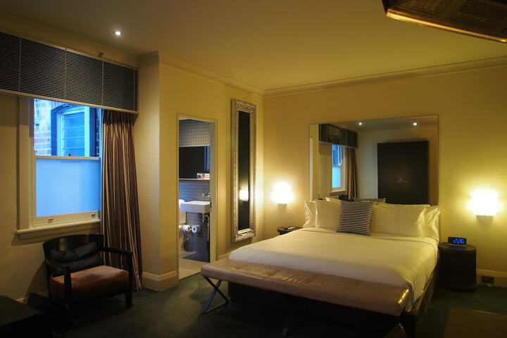 Room 12 of 42