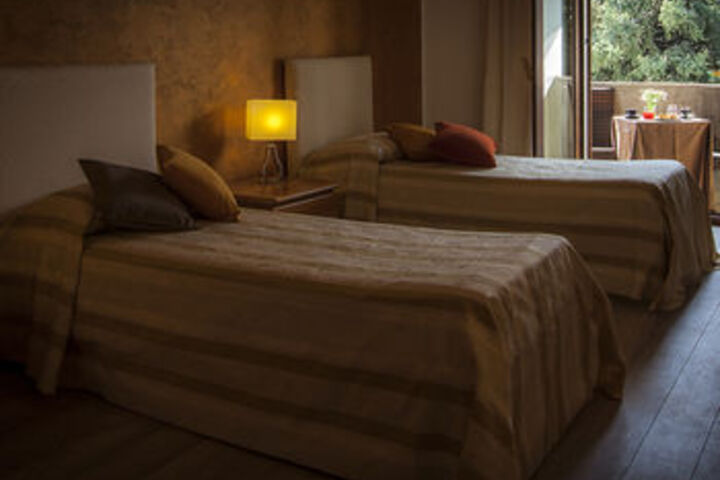 Room 4 of 20