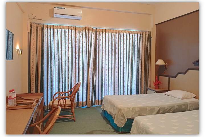 Room 13 of 36