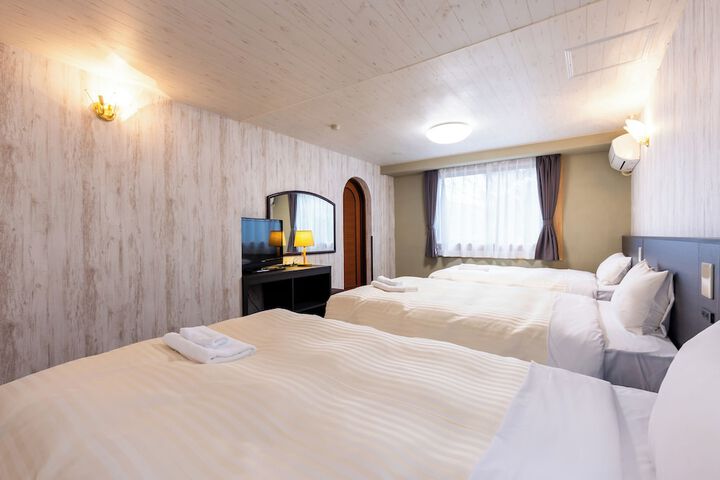 Room 6 of 43