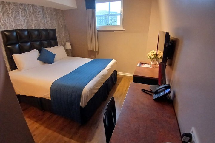 Room 115 of 182