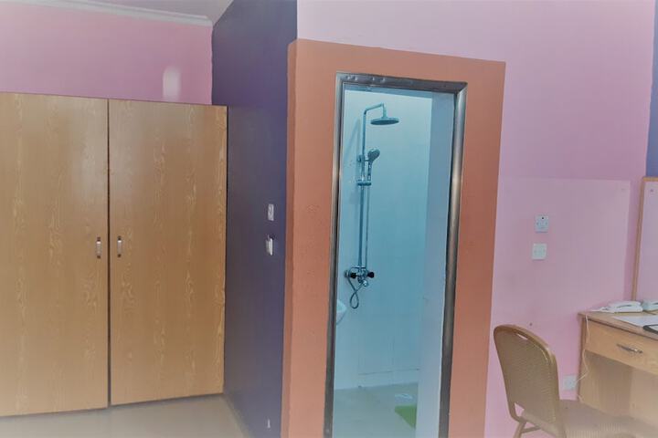 Room 9 of 20