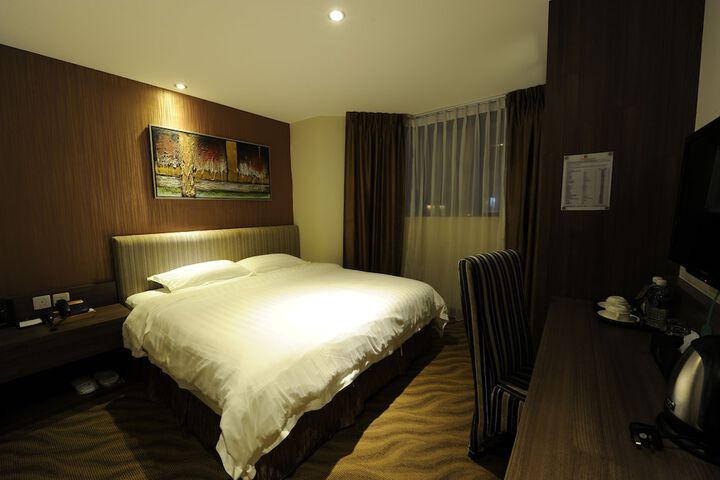 Room 6 of 27