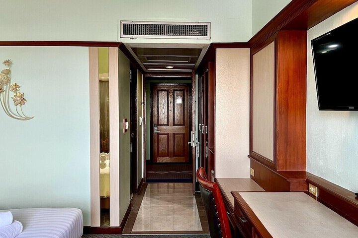 Room 22 of 32