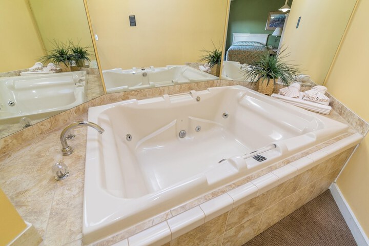 2 Queen Beds (11 of 39)