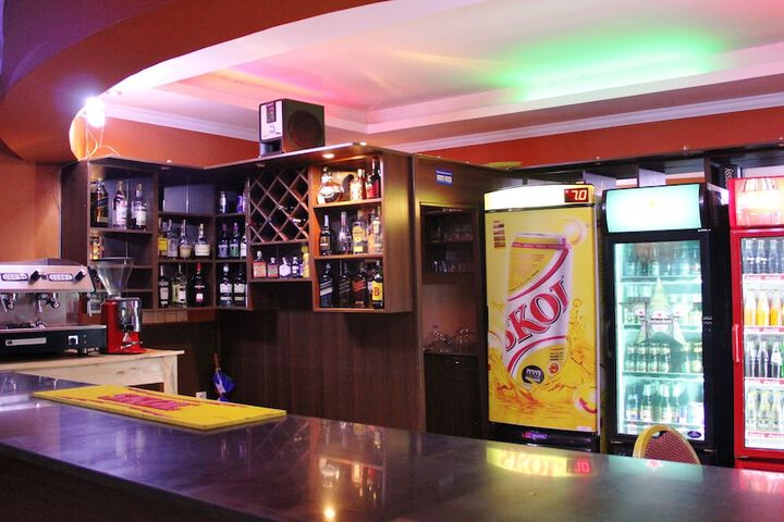 Lounge 102 of 128
