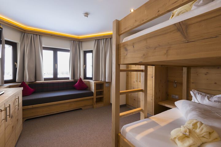 Room 14 of 37