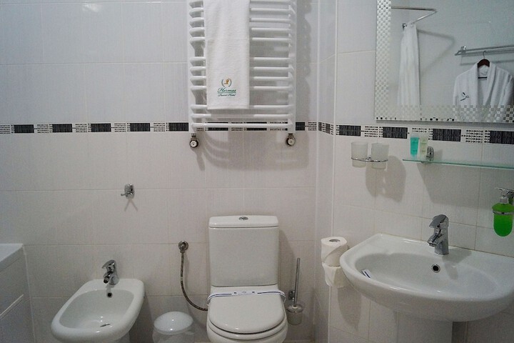 Room 32 of 60