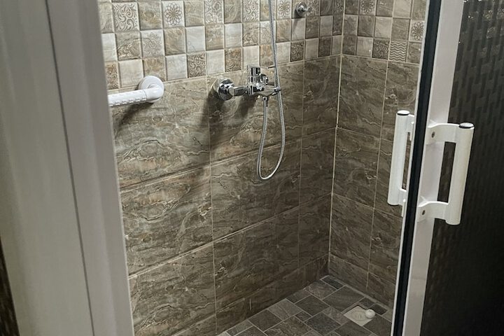 Room 107 of 138
