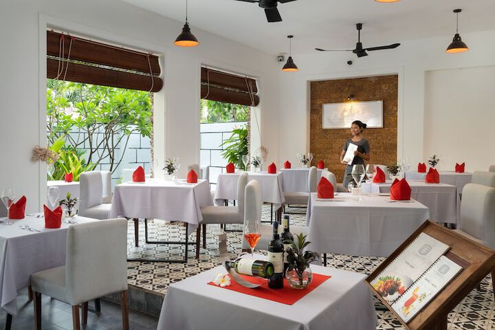 Dining 57 of 73
