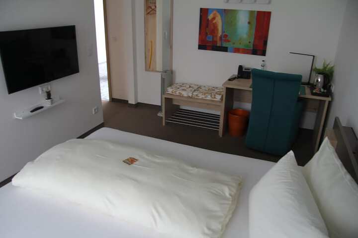 Room 11 of 110