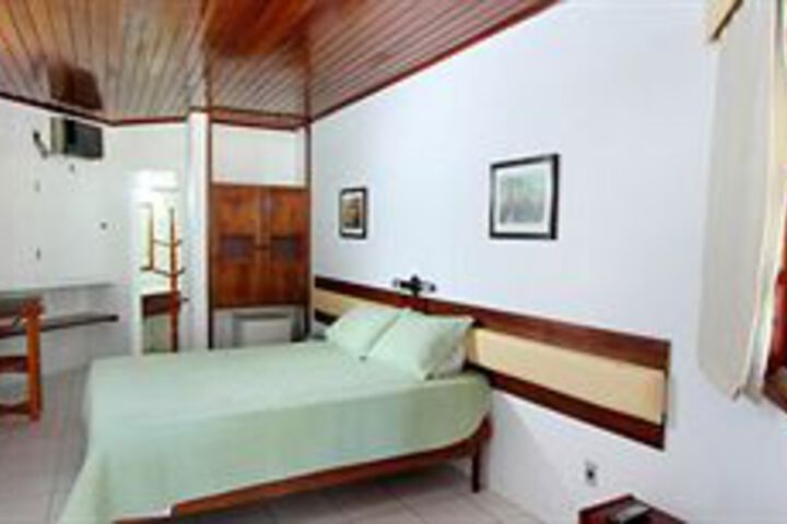 Room 6 of 12