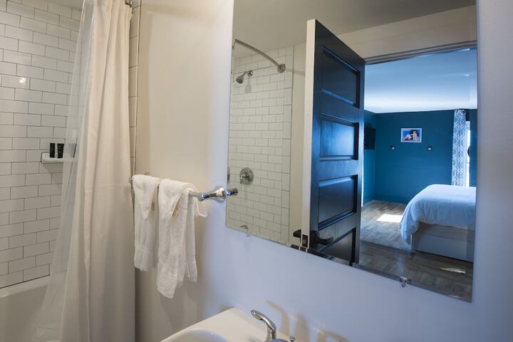 Room 27 of 47