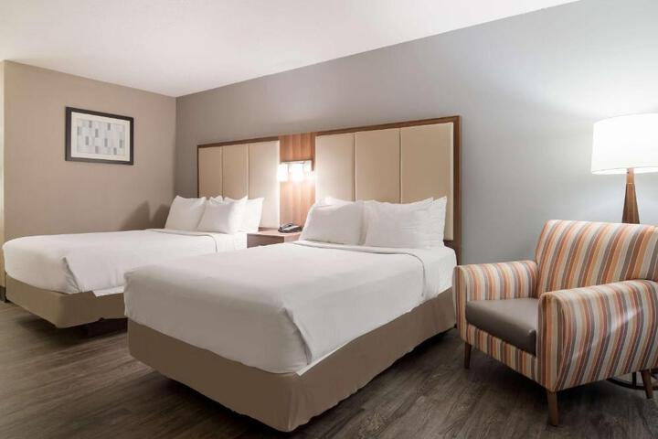 2 Double Beds (7 of 13)