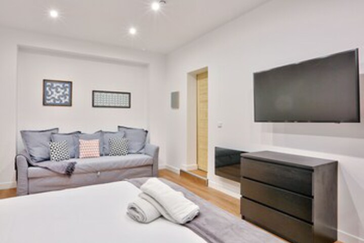 Room 10 of 15