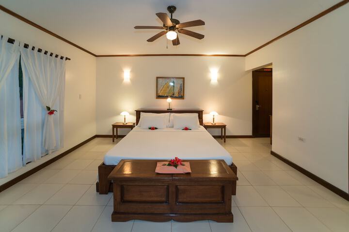 Room 3 of 44