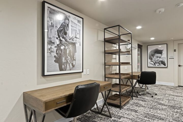 Business Center 203 of 215