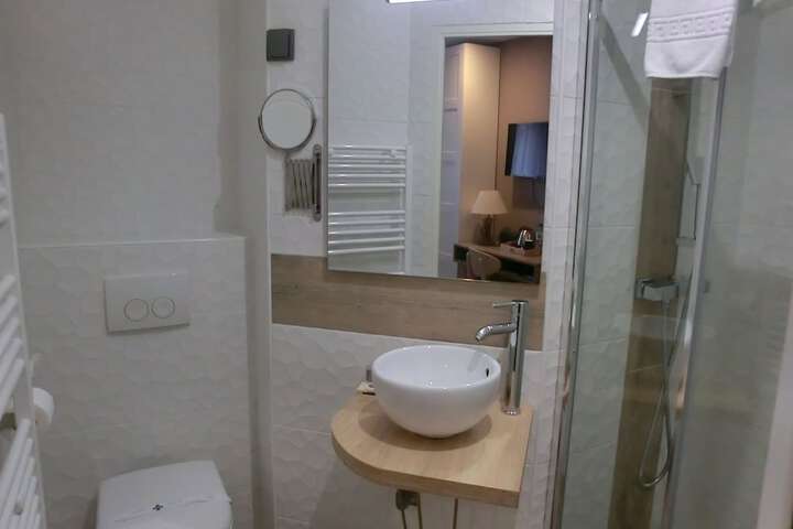 Room 43 of 62