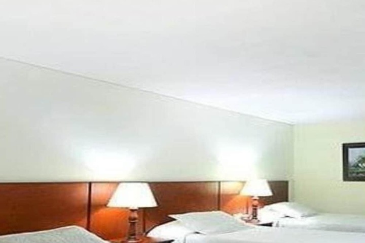 Room 17 of 28