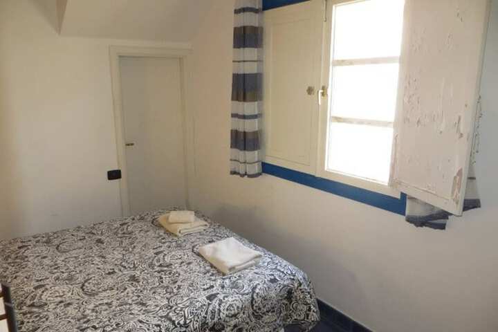 Room 2 of 31